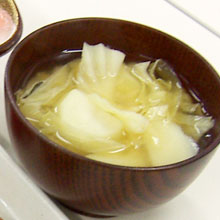 キャベツとじゃが芋の味噌汁