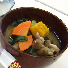 野菜たっぷり味噌汁